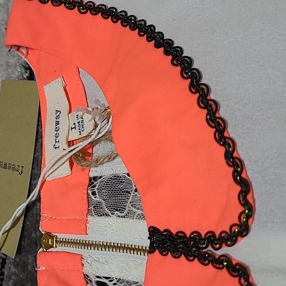 FREEWAY SHEER LACE ZIP BACK TRIM SLEEVELESS SHIRT - Picture 4 of 14